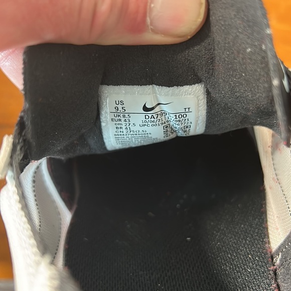 Nike Waffle One, DA7995-100, mens US 9.5 - Picture 6 of 7